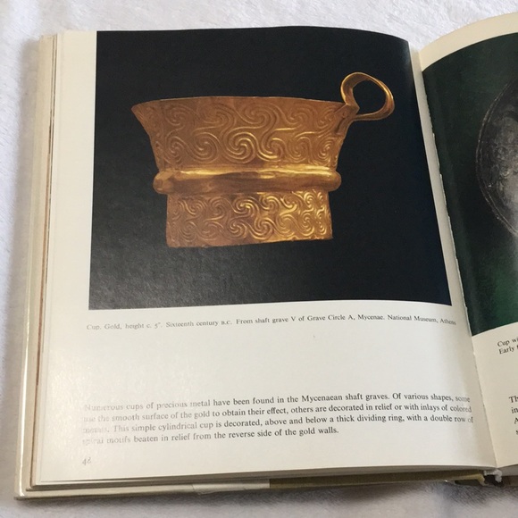 Art of Crete, Mycenae, & Greece. 7 1/2”x9” coffee table book by German Hafner - Picture 12 of 16